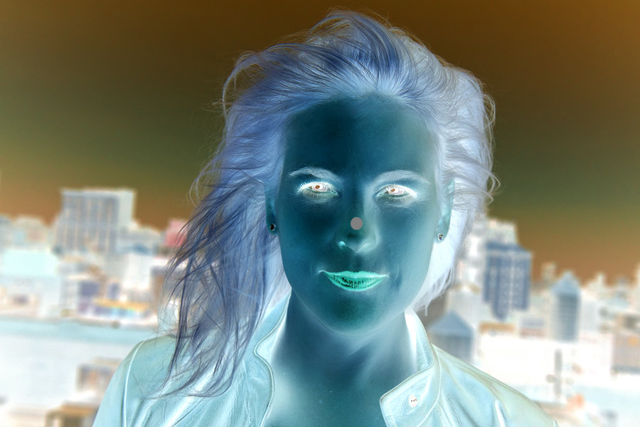 Optical illusion: Girl in inverted colors